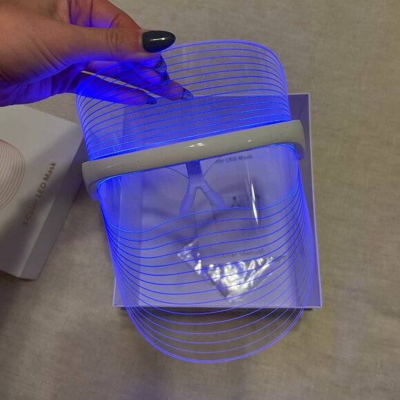 LED Light Facial Mask - Picture 4 of 5